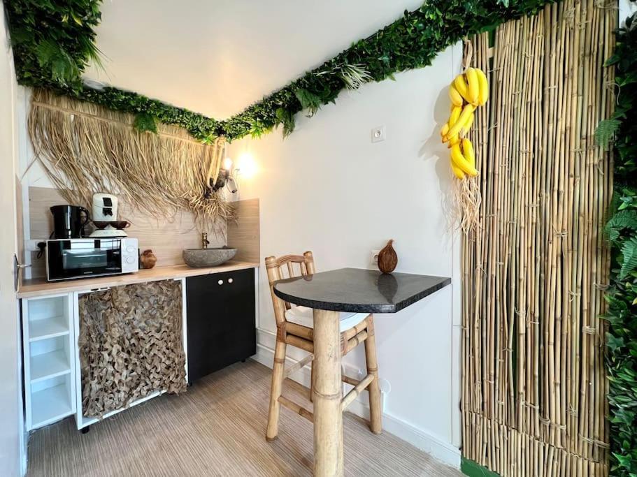 Nuit Dans La Jungle - Love Room Souppes-sur-Loing Esterno foto