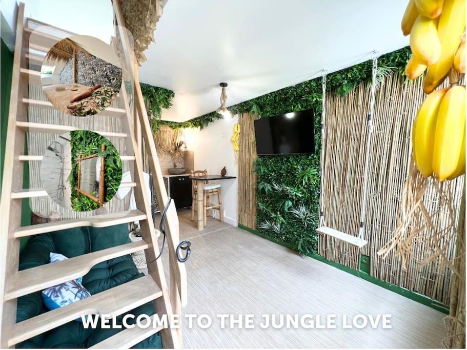 Nuit Dans La Jungle - Love Room Souppes-sur-Loing Esterno foto