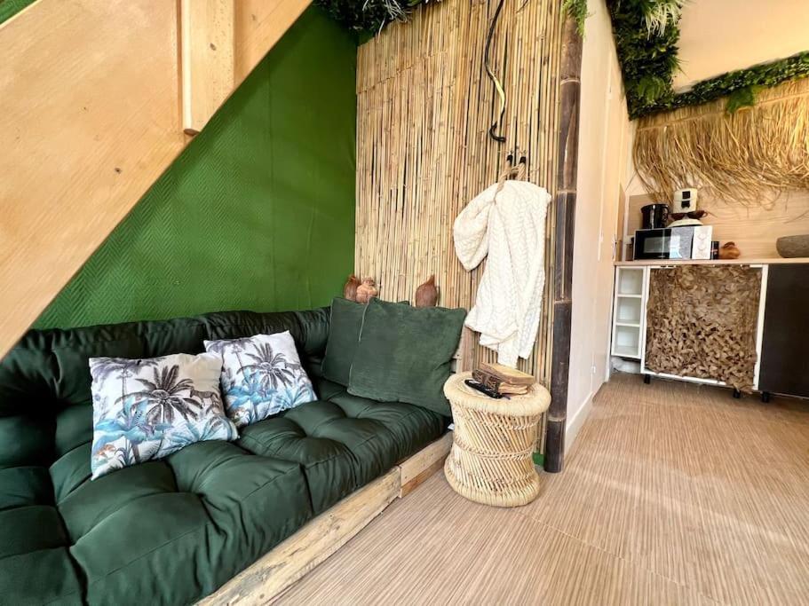 Nuit Dans La Jungle - Love Room Souppes-sur-Loing Esterno foto