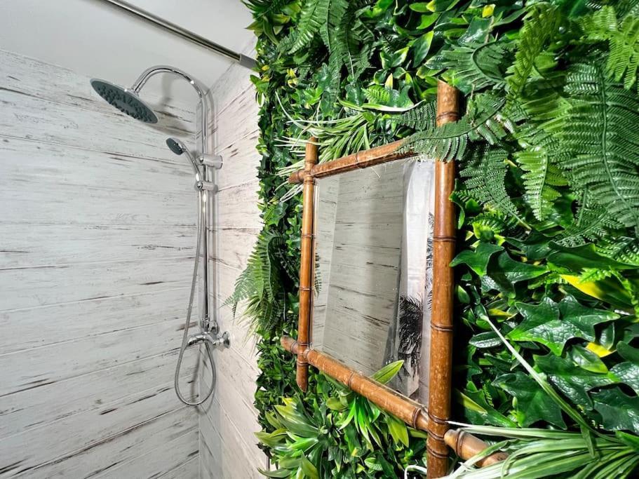 Nuit Dans La Jungle - Love Room Souppes-sur-Loing Esterno foto