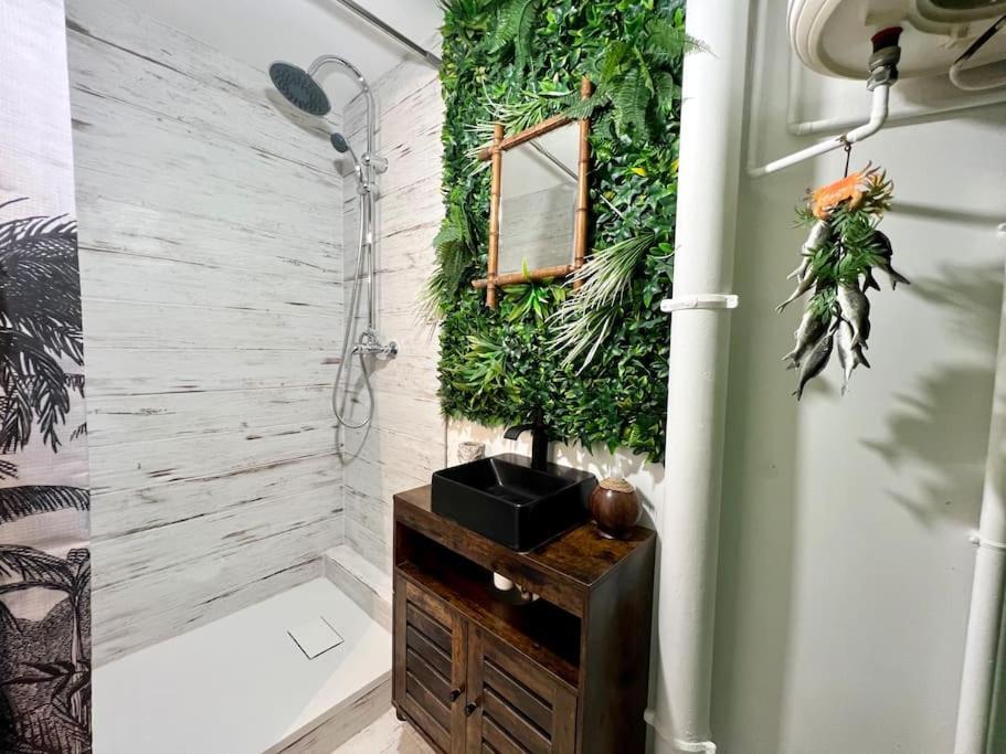 Nuit Dans La Jungle - Love Room Souppes-sur-Loing Esterno foto